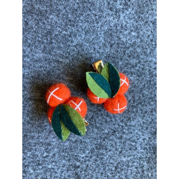 A pair of handmade Auspicious Small Orange Ball Wool Beautiful Clip Girl / Woman - Picture 4 of 6